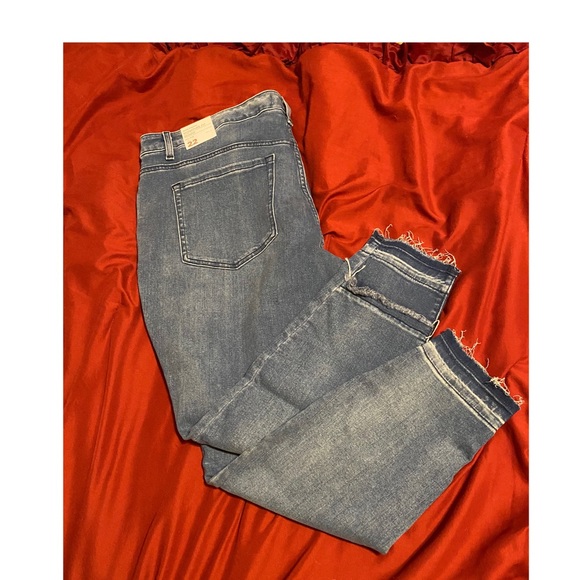 NWT Signature Fit Skinny Jean Block Hem! - Picture 5 of 6